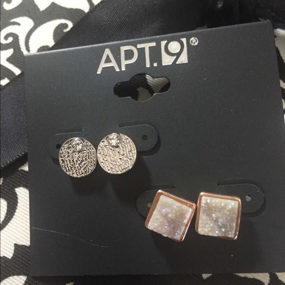 APT9 2-Pc Stud Earrings! 🎀
